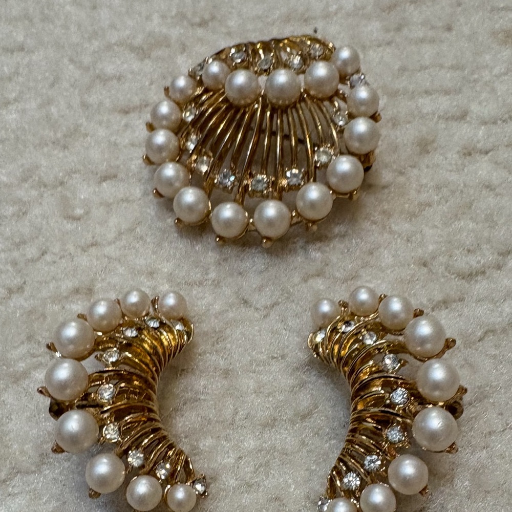 Trifari Brooch & Earrings Signed Crown Faux Cream Pearl Rhinestone Elegance